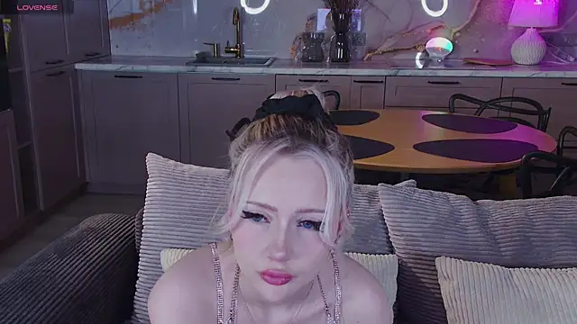 Snapshot of Lexitey chatting on January 14, 2026, 11:20 pm Lexitey online show from January 14, 2026, 11:20 pm