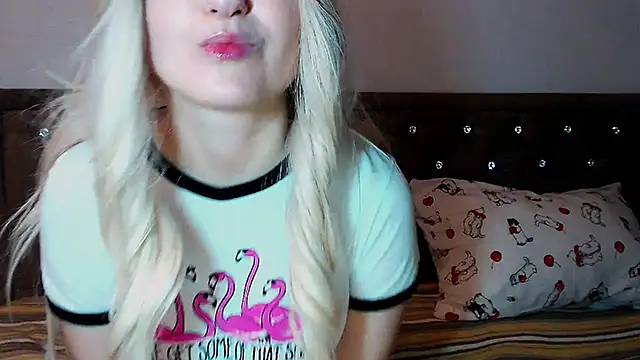 Sara4uu online show from September 15, 2025, 12:32 am