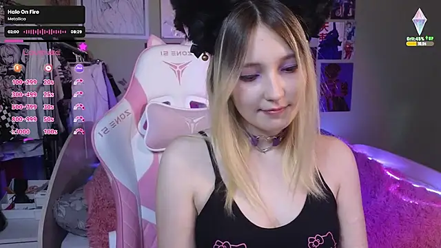 Snapshot of Evie_Ro chatting on December 3, 2024, 11:24 pm Evie Ro online show from December 3, 2024, 11:24 pm