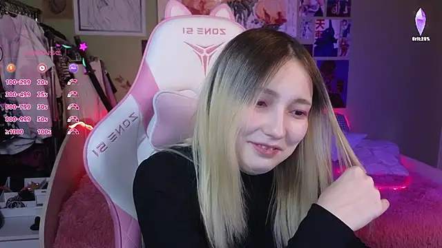 Snapshot of Evie_Ro chatting on December 17, 2024, 12:23 am Evie Ro online show from December 17, 2024, 12:23 am