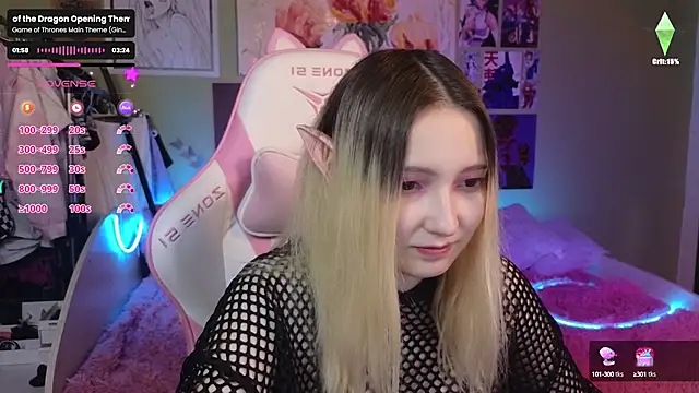 Snapshot of Evie_Ro chatting on December 19, 2024, 8:02 pm Evie Ro online show from December 19, 2024, 8:02 pm