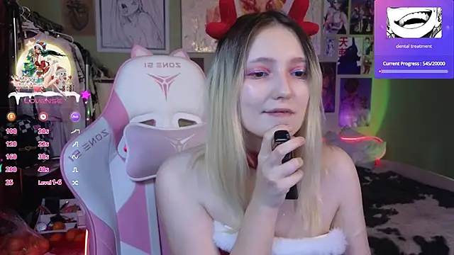 Snapshot of Evie_Ro chatting on December 25, 2024, 2:46 am Evie Ro online show from December 25, 2024, 2:46 am