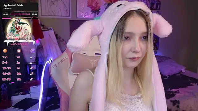 Snapshot of Evie_Ro chatting on January 5, 2025, 11:22 pm Evie Ro online show from January 5, 2025, 11:22 pm