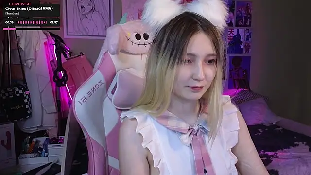 Snapshot of Evie_Ro chatting on January 8, 2025, 8:29 pm Evie Ro online show from January 8, 2025, 8:29 pm