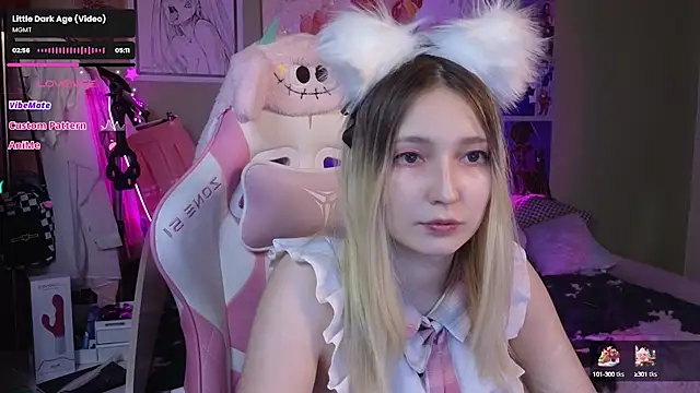 Snapshot of Evie_Ro chatting on January 9, 2025, 2:33 am Evie Ro online show from January 9, 2025, 2:33 am