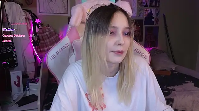 Snapshot of Evie_Ro chatting on January 10, 2025, 1:53 am Evie Ro online show from January 10, 2025, 1:53 am