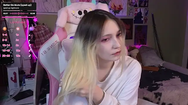 Snapshot of Evie_Ro chatting on January 10, 2025, 4:54 am Evie Ro online show from January 10, 2025, 4:54 am