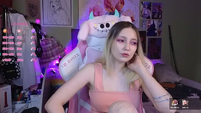 Snapshot of Evie_Ro chatting on January 10, 2025, 8:37 pm Evie Ro online show from January 10, 2025, 8:37 pm