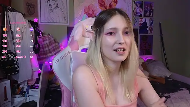 Snapshot of Evie_Ro chatting on January 11, 2025, 2:52 am Evie Ro online show from January 11, 2025, 2:52 am