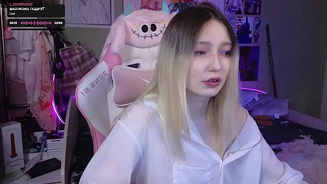 Snapshot of Evie_Ro chatting on January 13, 2025, 2:07 am Evie Ro online show from January 13, 2025, 2:07 am