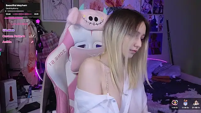 Snapshot of Evie_Ro chatting on January 13, 2025, 5:12 am Evie Ro online show from January 13, 2025, 5:12 am