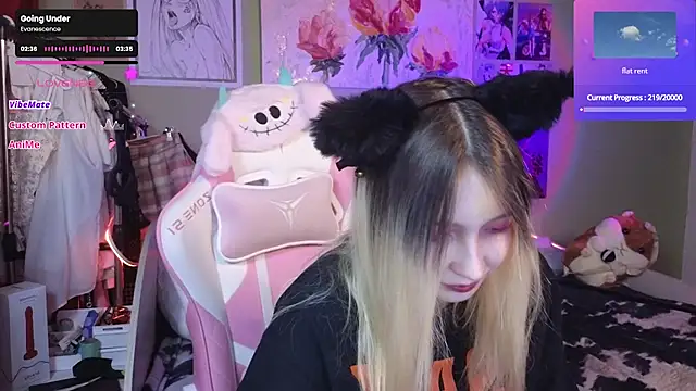 Snapshot of Evie_Ro chatting on January 29, 2025, 9:07 pm Evie Ro online show from January 29, 2025, 9:07 pm