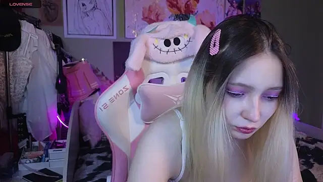 Snapshot of Evie_Ro chatting on February 2, 2025, 11:11 pm Evie Ro online show from February 2, 2025, 11:11 pm