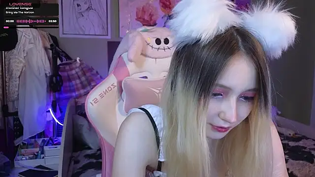 Snapshot of Evie_Ro chatting on February 5, 2025, 8:14 pm Evie Ro online show from February 5, 2025, 8:14 pm