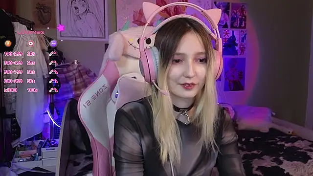 Snapshot of Evie_Ro chatting on February 6, 2025, 9:06 pm Evie Ro online show from February 6, 2025, 9:06 pm