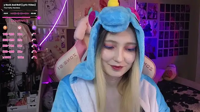 Snapshot of Evie_Ro chatting on March 7, 2025, 8:00 pm Evie Ro online show from March 7, 2025, 8:00 pm