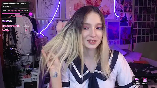 Snapshot of Evie_Ro chatting on March 12, 2025, 12:10 am Evie Ro online show from March 12, 2025, 12:10 am