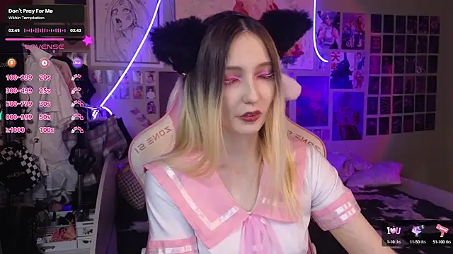 Snapshot of Evie_Ro chatting on March 18, 2025, 8:59 pm Evie Ro online show from March 18, 2025, 8:59 pm