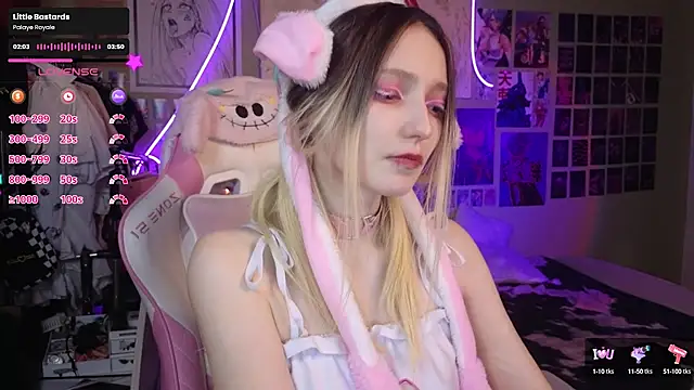 Snapshot of Evie_Ro chatting on March 19, 2025, 11:03 pm Evie Ro online show from March 19, 2025, 11:03 pm