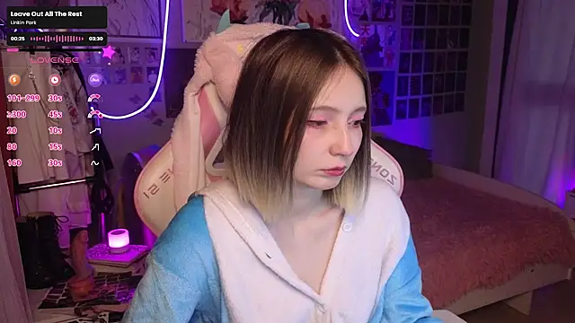 Snapshot of Evie_Ro chatting on September 27, 2025, 8:03 pm Evie Ro online show from September 27, 2025, 8:03 pm