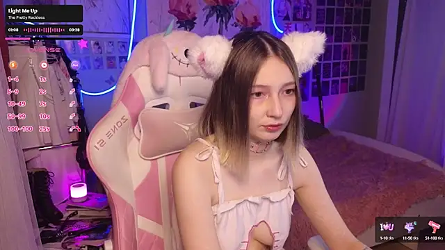 Snapshot of Evie_Ro chatting on October 13, 2025, 9:59 pm Evie Ro online show from October 13, 2025, 9:59 pm