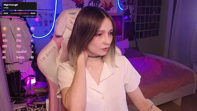 Snapshot of Evie_Ro chatting on October 17, 2025, 12:25 am Evie Ro online show from October 17, 2025, 12:25 am