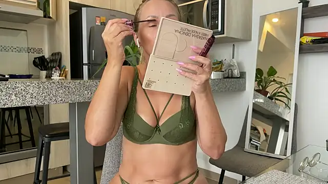 Snapshot of mommy_nadin chatting on January 9, 2025, 8:44 pm mommy nadin online show from January 9, 2025, 8:44 pm