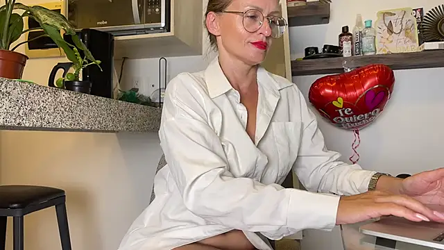 Snapshot of mommy_nadin chatting on February 24, 2025, 11:41 pm mommy nadin online show from February 24, 2025, 11:41 pm