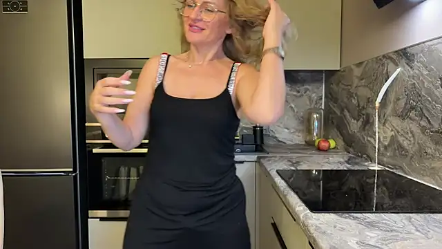 Snapshot of mommy_nadin chatting on October 13, 2025, 5:02 pm mommy nadin online show from October 13, 2025, 5:02 pm