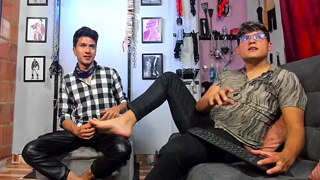 Snapshot of dom2travelersss chatting on February 3, 2025, 5:24 pm dom2travelersss online show from February 3, 2025, 5:24 pm