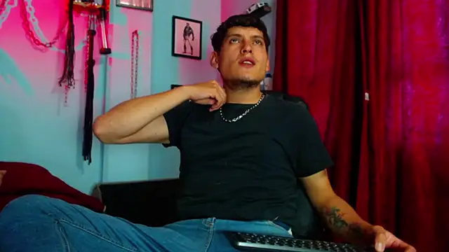 dom2travelersss online show from March 25, 2026, 2:56 pm