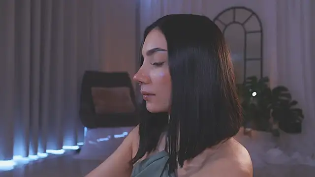 AmyArmstrong online show from November 10, 2025, 8:41 pm