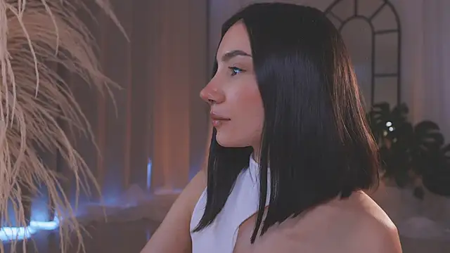 AmyArmstrong online show from November 11, 2025, 8:53 pm