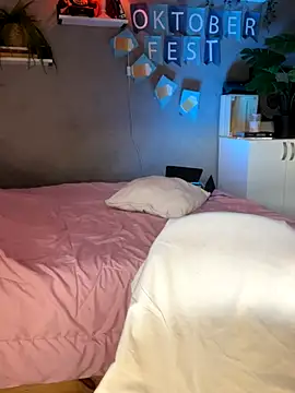 Snapshot of DaniDusan_ chatting on September 22, 2025, 10:34 pm DaniDusan online show from September 22, 2025, 10:34 pm