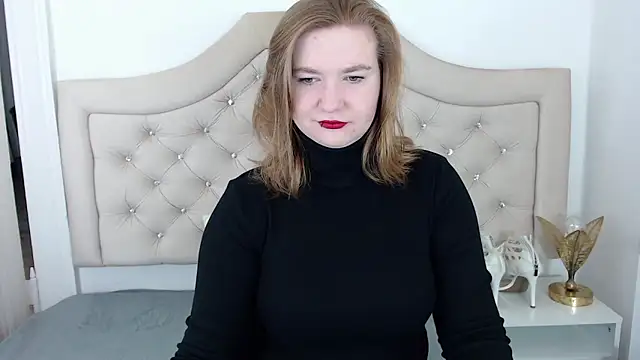 Snapshot of LaraDream chatting on January 2, 2025, 2:24 pm LaraDream online show from January 2, 2025, 2:24 pm