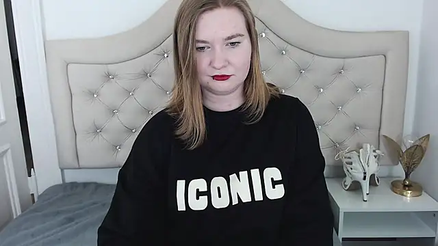 Snapshot of LaraDream chatting on January 14, 2025, 10:23 pm LaraDream online show from January 14, 2025, 10:23 pm