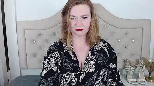 Snapshot of LaraDream chatting on February 6, 2025, 8:45 pm LaraDream online show from February 6, 2025, 8:45 pm