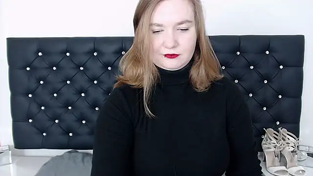 Snapshot of LaraDream chatting on February 11, 2025, 8:42 pm LaraDream online show from February 11, 2025, 8:42 pm