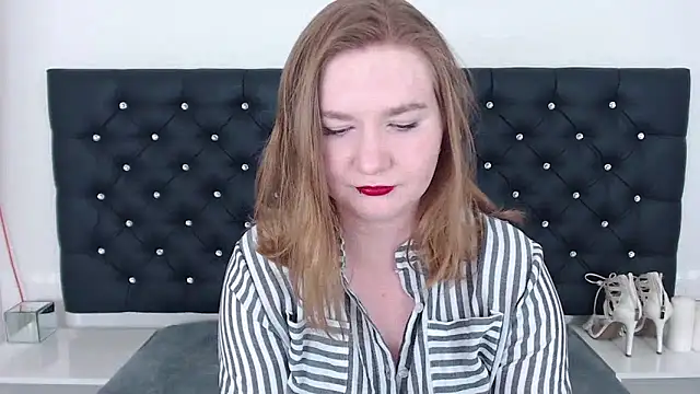 Snapshot of LaraDream chatting on March 19, 2025, 8:11 pm LaraDream online show from March 19, 2025, 8:11 pm