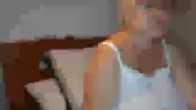 Snapshot of LindaL chatting on October 14, 2025, 2:51 pm LindaL online show from October 14, 2025, 2:51 pm