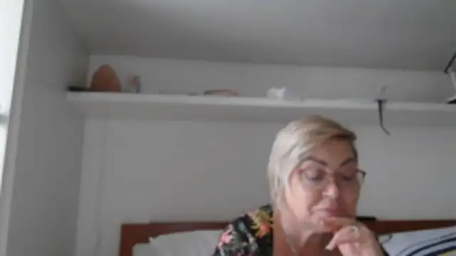 Snapshot of LindaL chatting on November 5, 2025, 12:16 pm LindaL online show from November 5, 2025, 12:16 pm