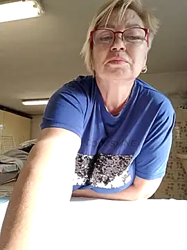 Snapshot of LindaL chatting on November 17, 2025, 12:22 pm LindaL online show from November 17, 2025, 12:22 pm