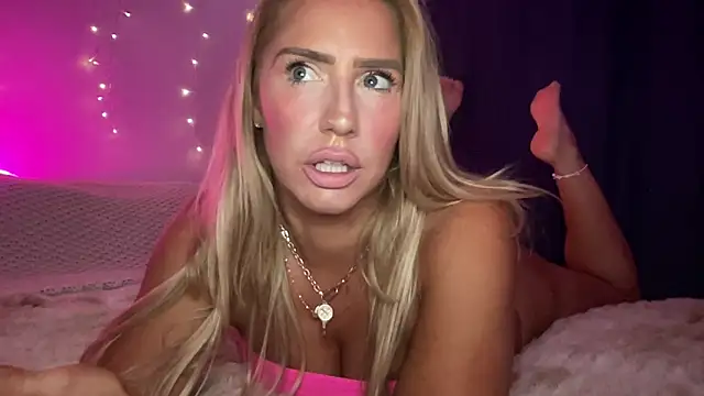 Fitnessbabe69 online show from October 21, 2025, 7:31 am